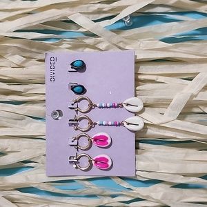 Sea shells Divided brand new on card. Definitely beach 🏖️ vibes!